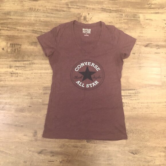 𝅺converse All Star Chuck Taylor Graphic T-shirt Women’s V-Neck Burgundy/Plum - Picture 2 of 7